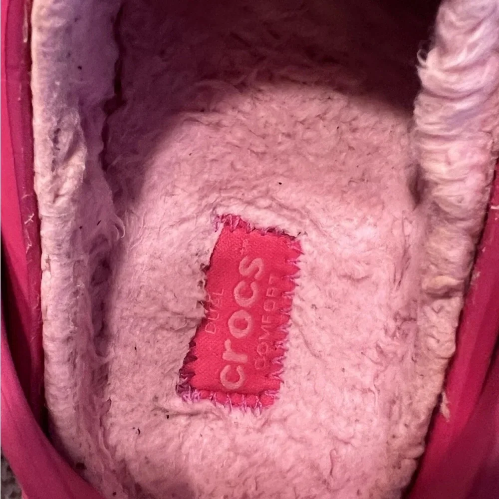 Kids CROCS lined Fuzzy Hot Pink with light pink faux fur. EUC